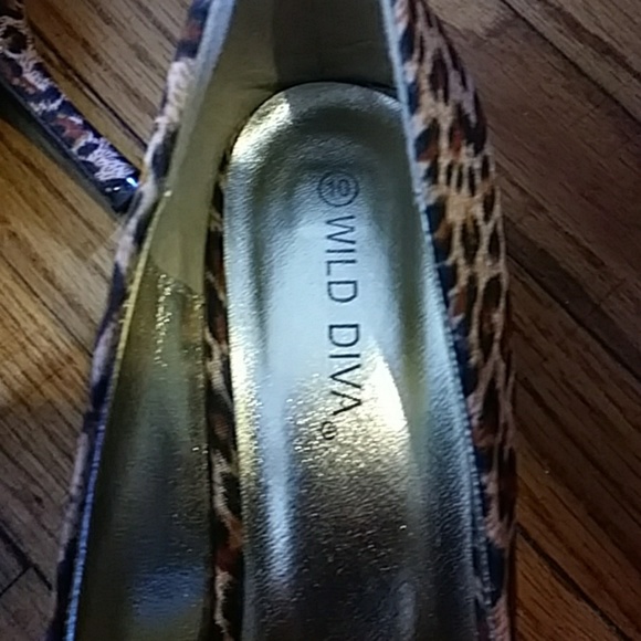 💟Pretty & Perfect Leopard Print Round toe heels - Picture 7 of 8